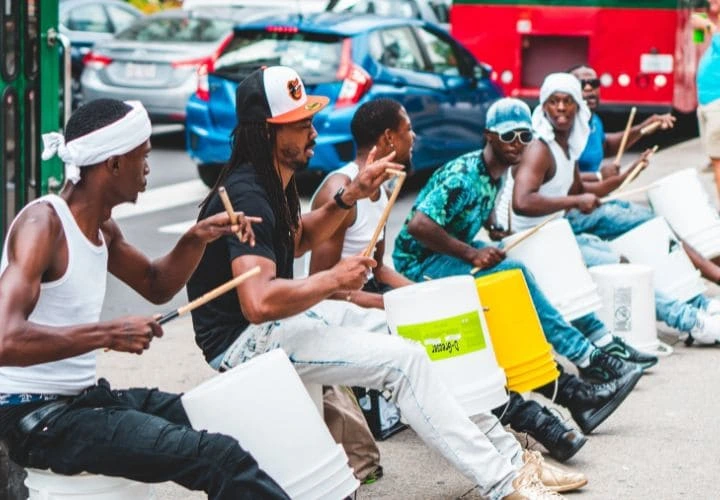 Descubre los Secretos de la Producción de Música Urbana: Creando Ritmos que Mueven Ciudades
